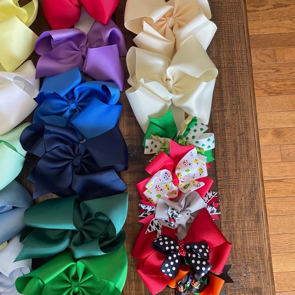 Lot of Bows - Picture 3 of 4